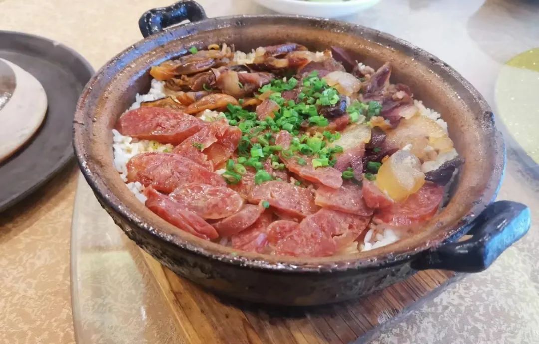 金蚝腊味煲仔饭（2）.jpg